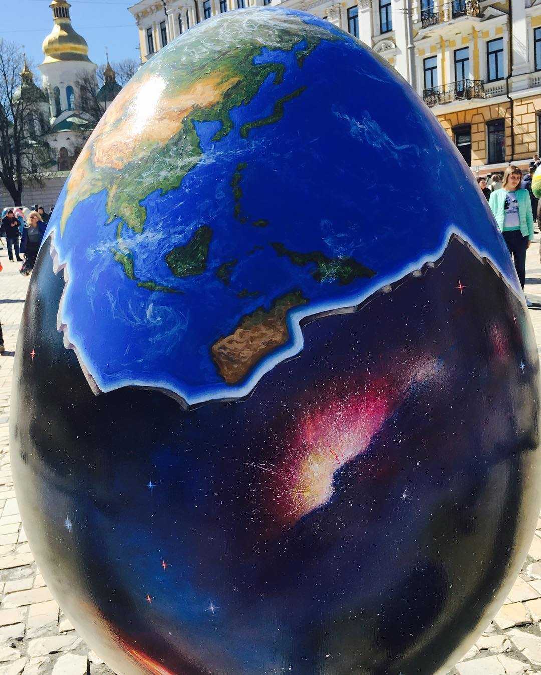 Kiev egg model of the Universe