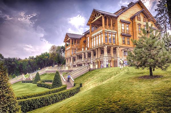 $ 1 bln worth Ukraine ex-President Mezhyhirya Residence, today's Corruption museum